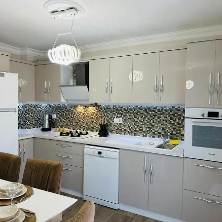 Yat Limanina 30 Metre 2+1 Guenluek Kiralik Lueks Apartamento *